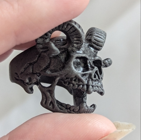 3 for $20 Gothic Skull Ring with Horns women's size 8 - Picture 4 of 4